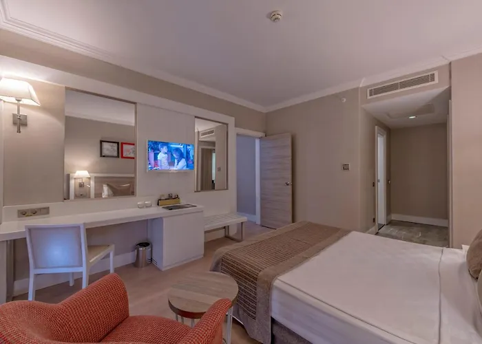 Lrs Port River & Hotel