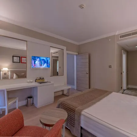 Lrs Port River & Hotel