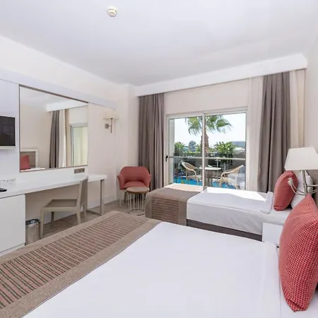 Lrs Port River & Hotel Side